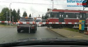 Sterkowiec - Kolejny uwięziony samochód na przejeździe kolejowym - 14 sierpnia 2019 r